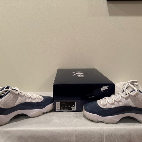 Air Jordan 11 Retro Low size 9.5 main image 4